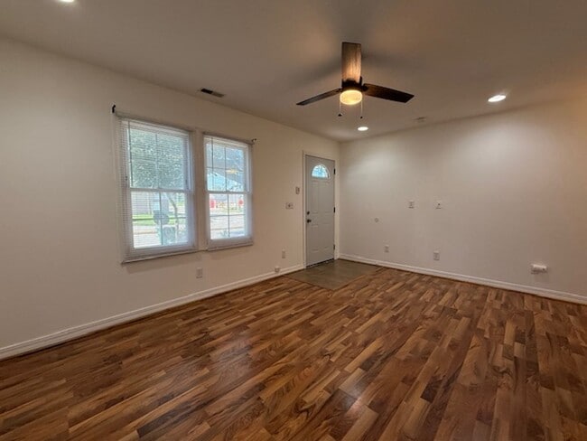 Building Photo - Renovated Single Family Home!