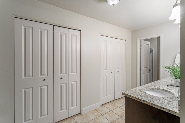 Foto del edificio - 781 N Valley View Dr