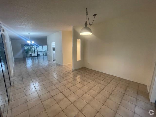 Building Photo - 301 N Pine Island Rd