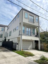 Building Photo - 2405 Bastrop St