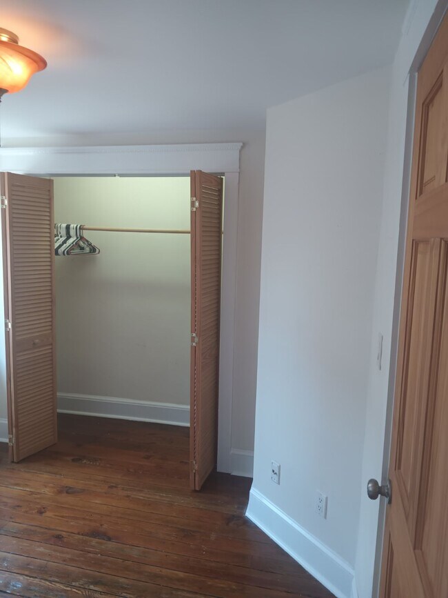 Building Photo - 907 S Alder St