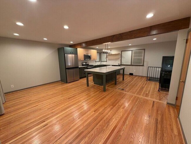 Foto del edificio - 4110 Blossomwood Dr