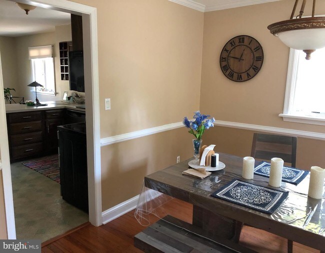 Foto del edificio - 1024 Rustling Oaks Dr