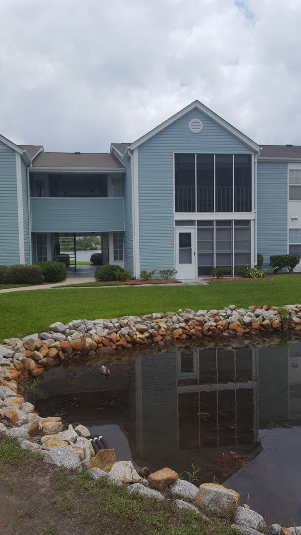 Building Photo - 1st Floor, 3 Bedroom, 2 Bath, Lakeside Con...