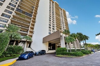 Building Photo - 1800 NE 114th St