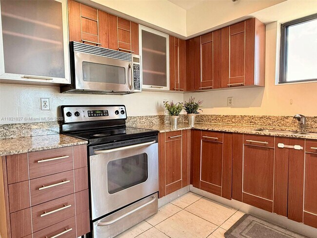 Foto del edificio - 3300 NE 191st St