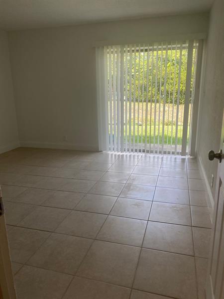 Foto del edificio - 3800 Riverside Dr