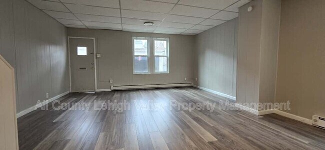 Building Photo - 733 Clay St