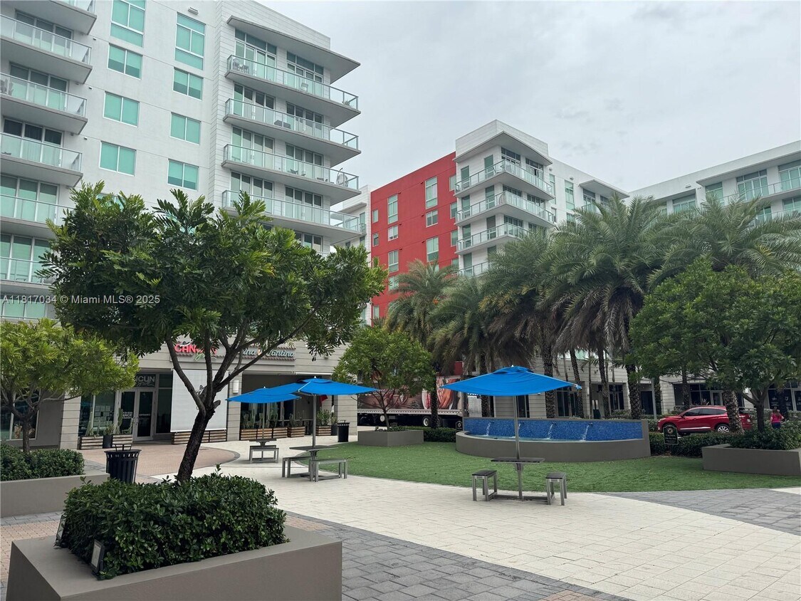 Foto principal - 7825 NW 107th Ave