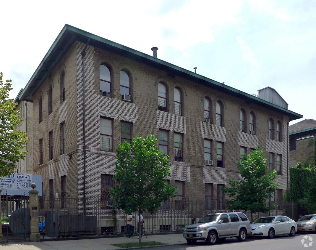 Building Photo - 302-310 Jackson St