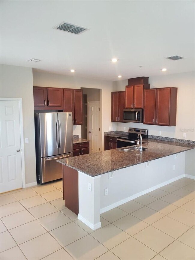 Building Photo - 3/2.5 Townhome
