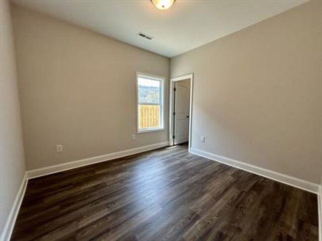 Building Photo - 9220 Current Wy SE