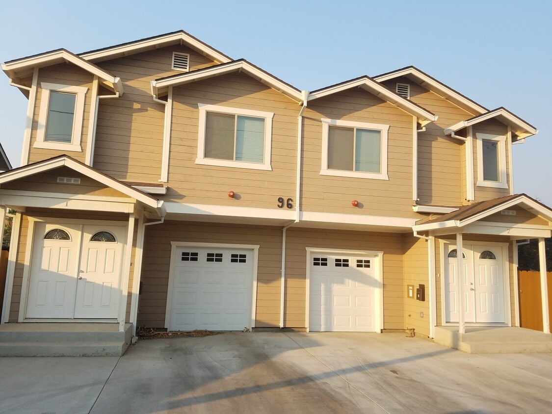 90 N 1st St Unit 2, Los Banos, CA 93635 Condo for Rent in Los Banos, CA