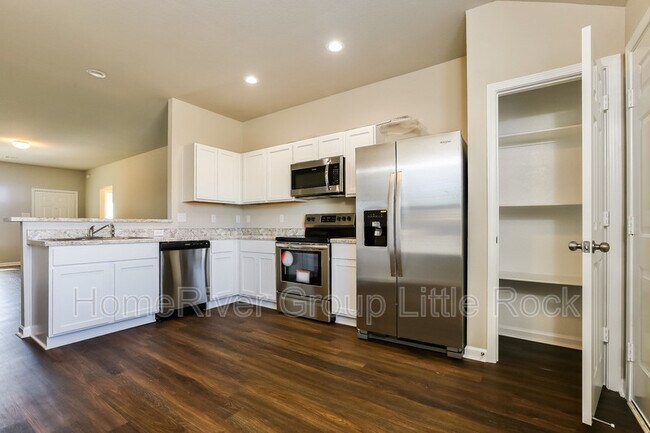 Building Photo - 124 Sunland Dr