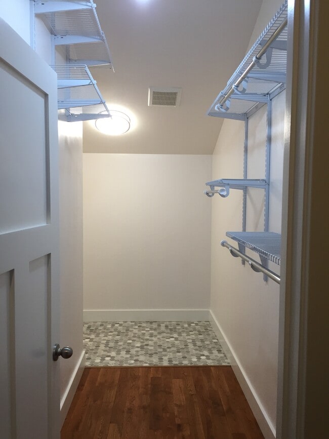 Closet with washer/dryer - 303 N Walnut St