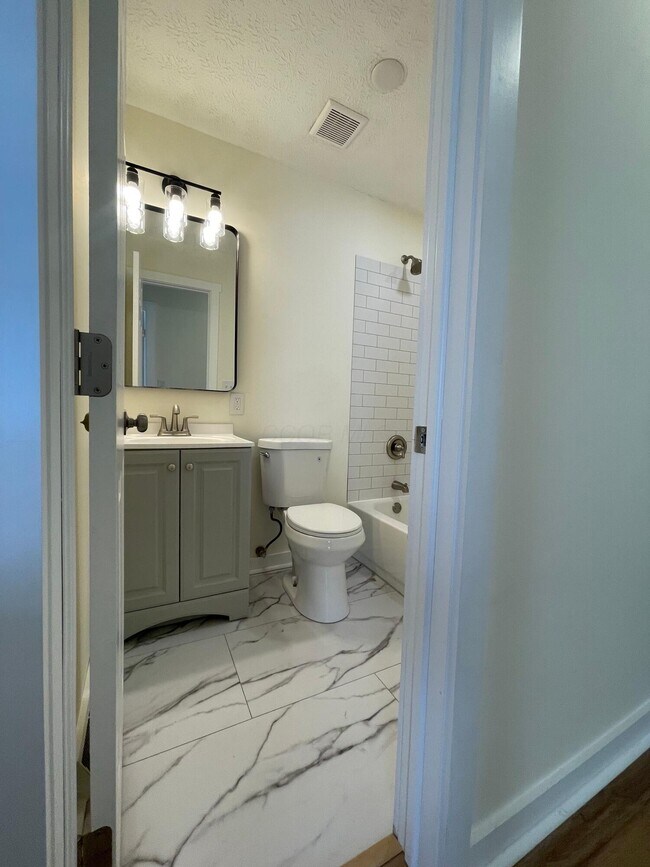 Foto del edificio - 6542 Red Coach Ln