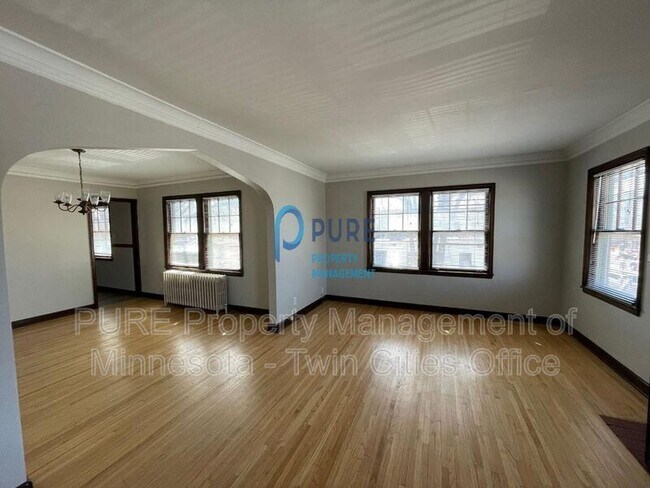 Foto del edificio - 4729 Chicago Ave