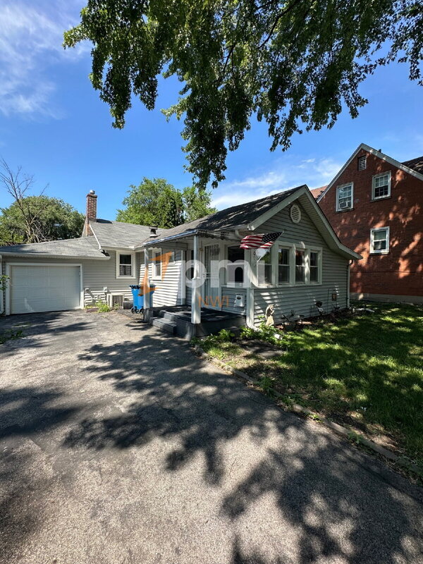 Primary Photo - 707 E 118th St