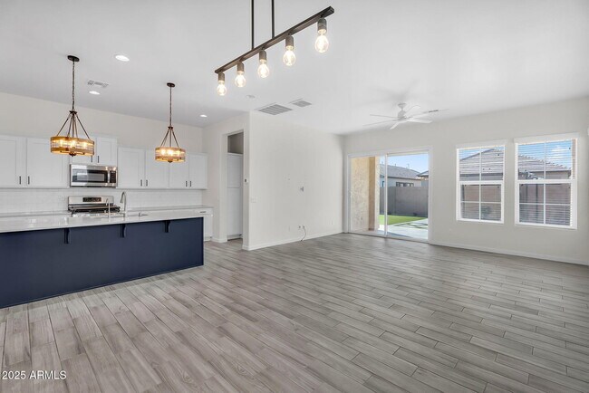 Building Photo - 2716 S Chatsworth