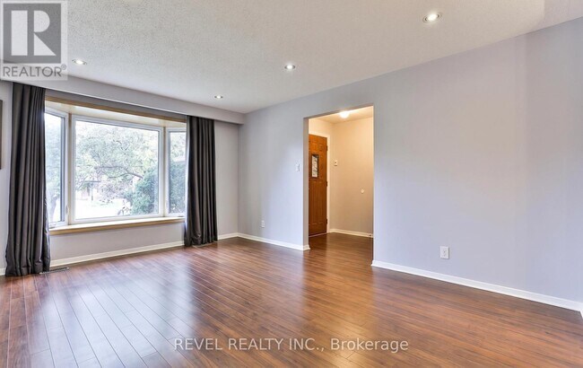 Photo du bâtiment - 16 Ravenview Dr