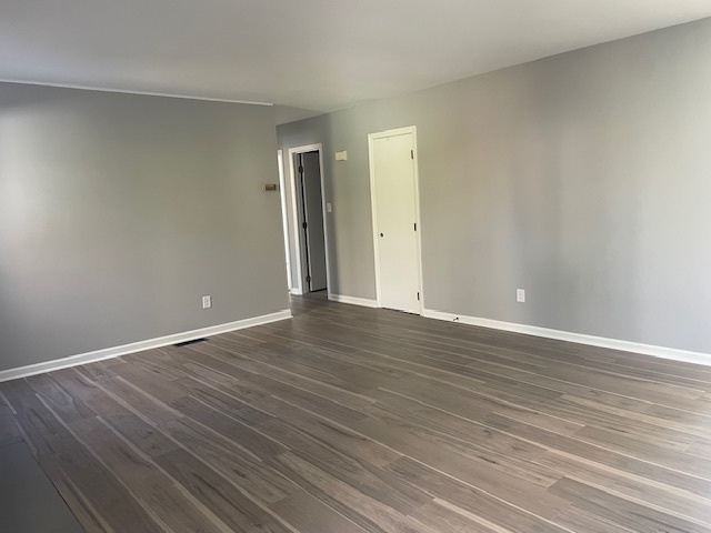 Spacious and bright living room - 116 Lookout Dr