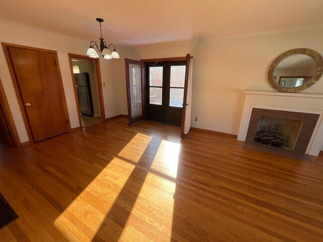 Foto del edificio - Unique 2 BR 1 BA in Upper Arlington