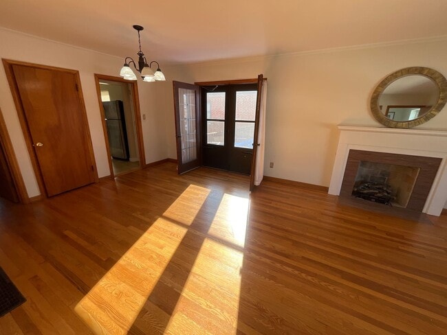 Building Photo - Unique 2 BR 1 BA in Upper Arlington