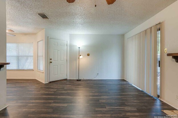 Foto del edificio - 1238 Silverway