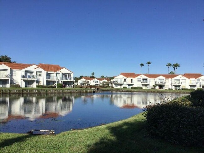 Building Photo - NEWLY RENOVATED! 2 Bdrm Condo for Rent in ...