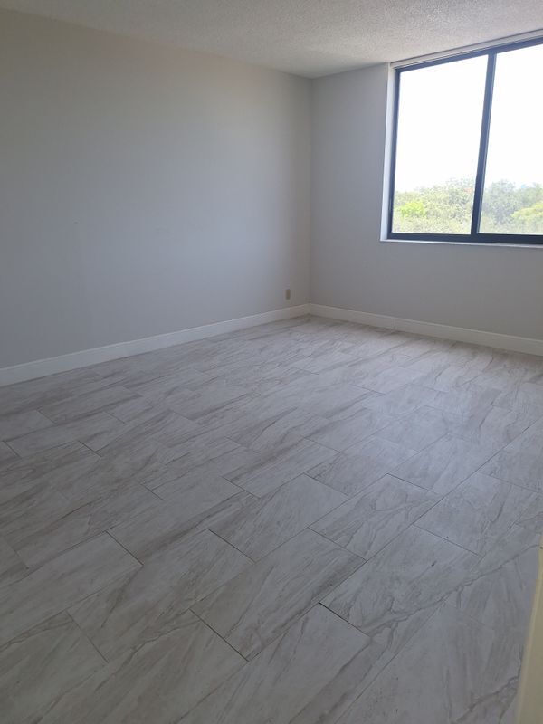 Foto del edificio - 901 Hillcrest Dr