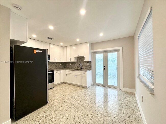 Building Photo - 10302 NW 35th Ct