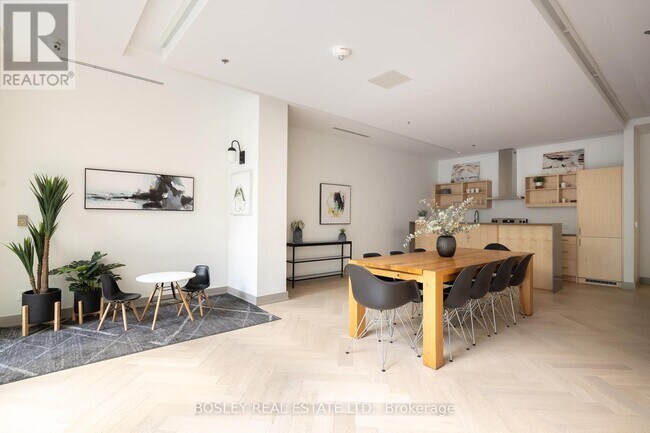 Photo du bâtiment - 38 Howard Park Ave