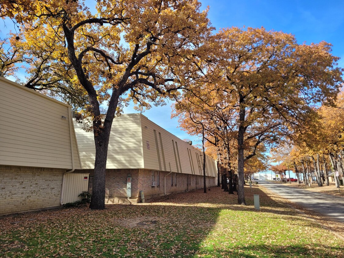 Building Photo - Cherry Circle Apartments