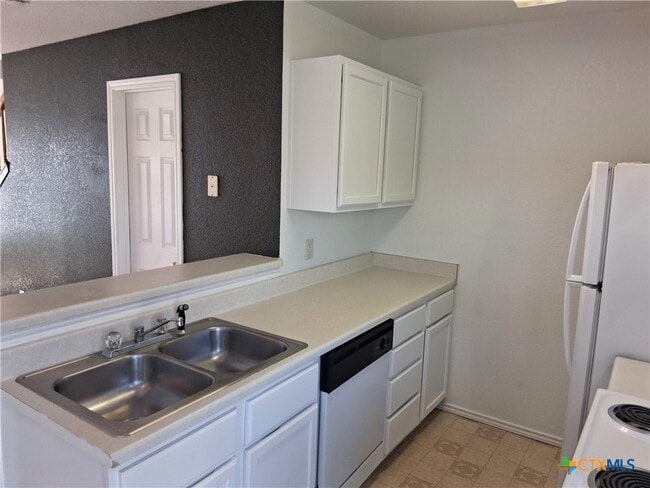 Foto del edificio - 5803 Redstone Dr