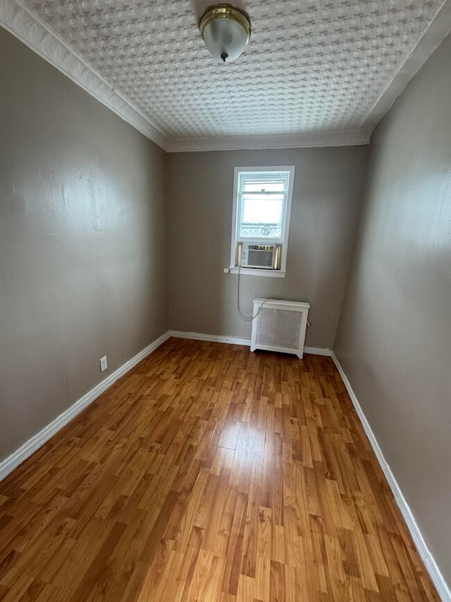 Building Photo - 36 Spruce St