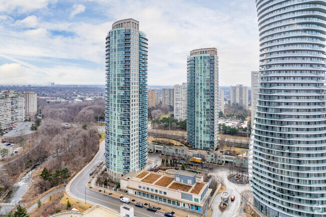 Photo du bâtiment - Absolute World Condos