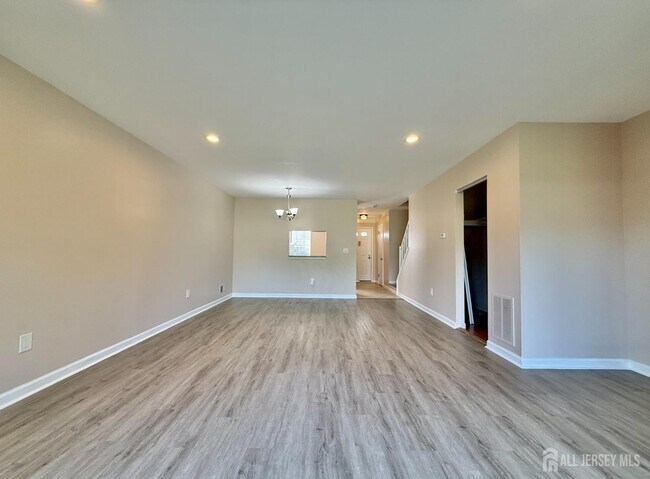 Foto del edificio - 250 Bromley Pl