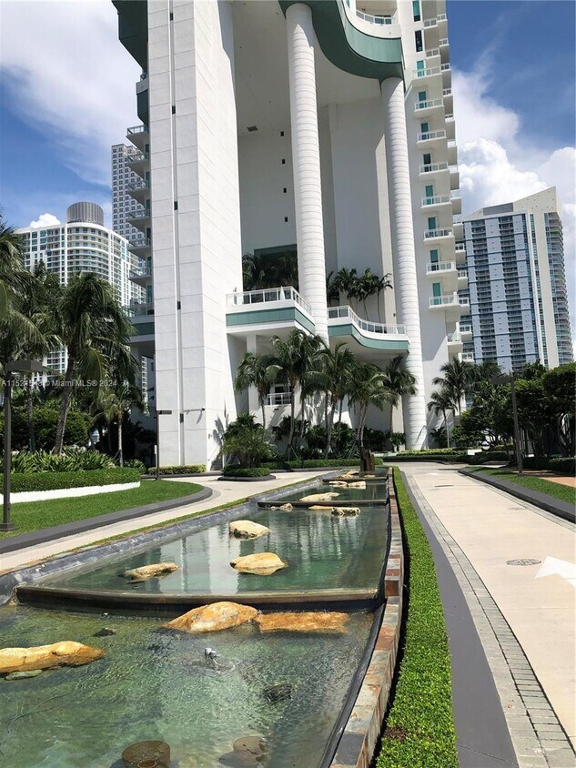Foto principal - 900 Brickell Key Blvd