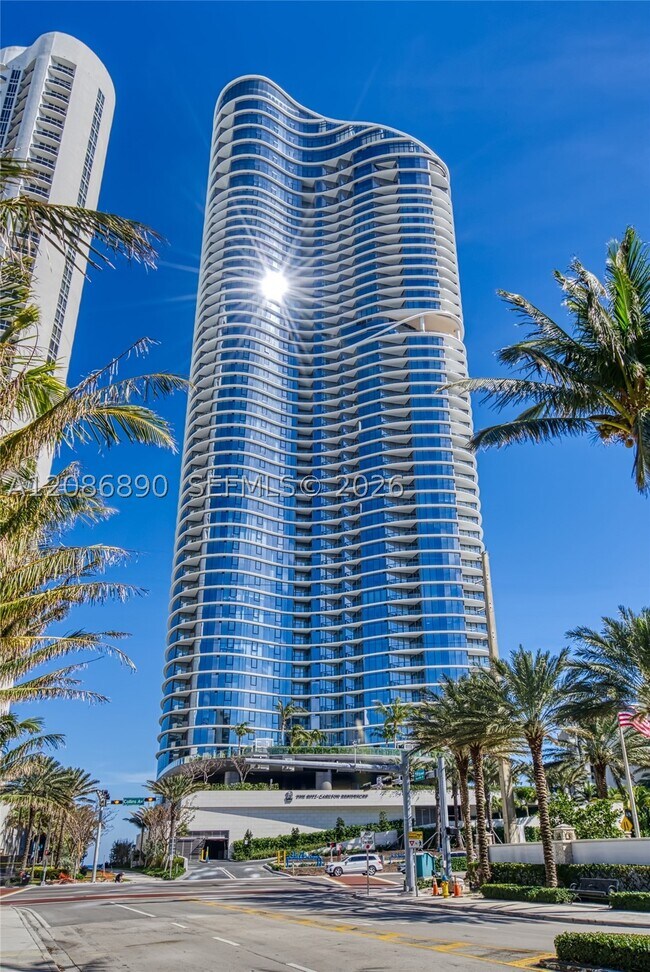 Foto del edificio - 15701 Collins Ave