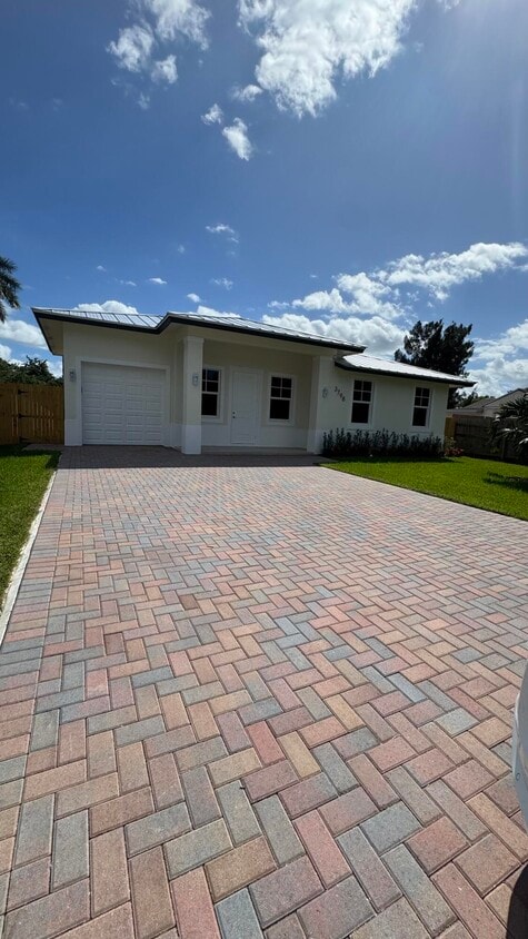 Primary Photo - 3798 Coconut Rd