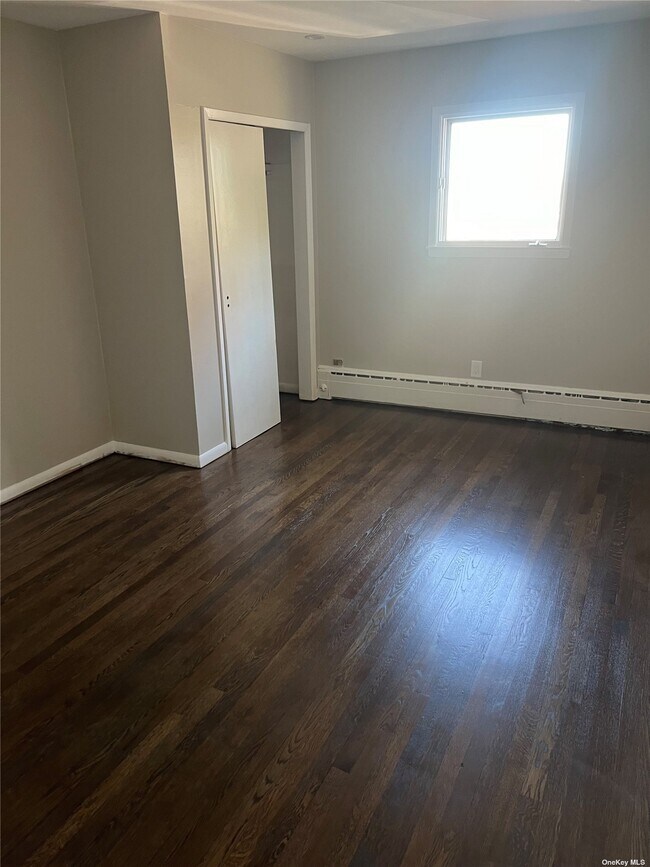 Foto del edificio - 545 E Jericho Turnpike