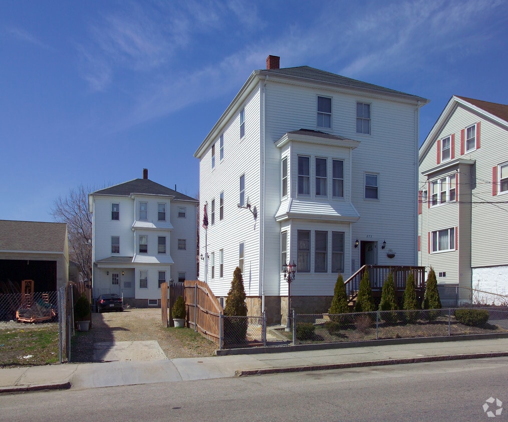 Primary Photo - 273 E Main St