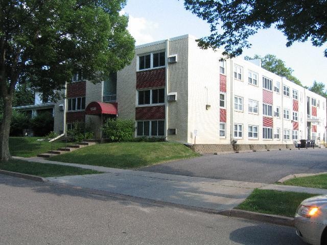 Condo Building - 1540 Ashland Ave