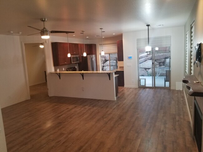 Foto del edificio - Rare, Single Level, Forest Springs Home! 3...