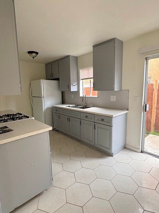 Foto del edificio - 1951 N Ventura Rd