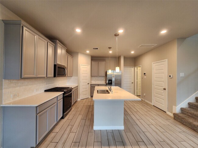 Building Photo - 1513 Lakeline Oak Dr