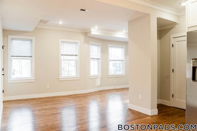 Building Photo - 11 Falkland St