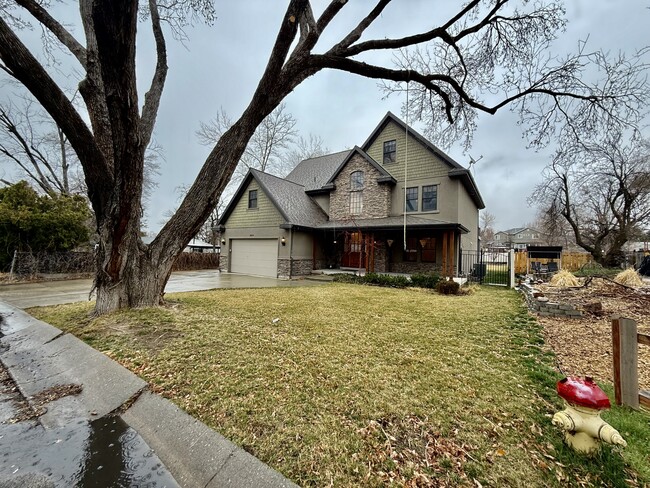 Building Photo - 6819 S Greenfield Way