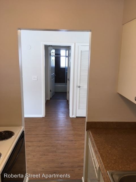 Foto del edificio - 1464 Roberta St