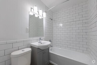 1BR, 1BA - 611SF - Bathroom - 318, 332 & 352 Patricia Avenue